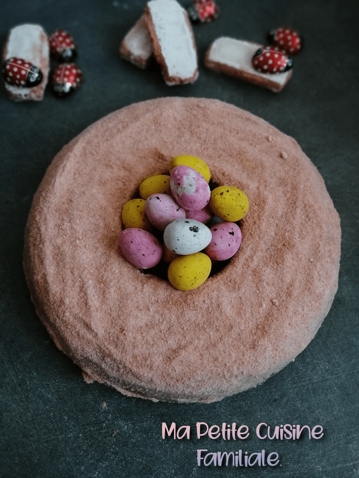 Nid de Pâque aux biscuits roses de&nbsp;Reims