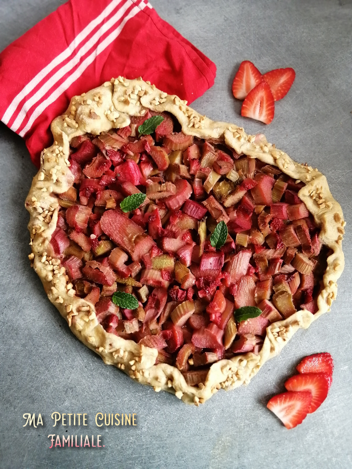 Tarte rustique rhubarbe et&nbsp;fraises
