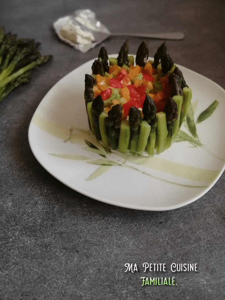 Charlotte asperges vertes et truite&nbsp;fumée