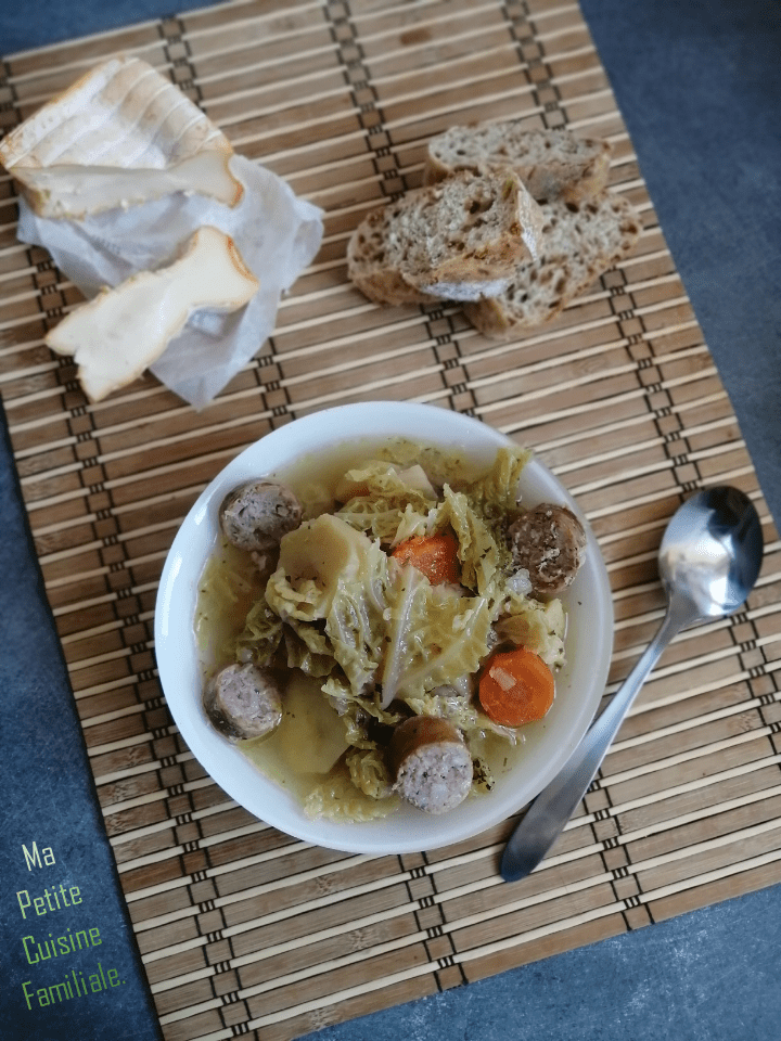 Préparation Facile de Soupe Hivernale : au chou vert frisé et aux&nbsp;saucisses