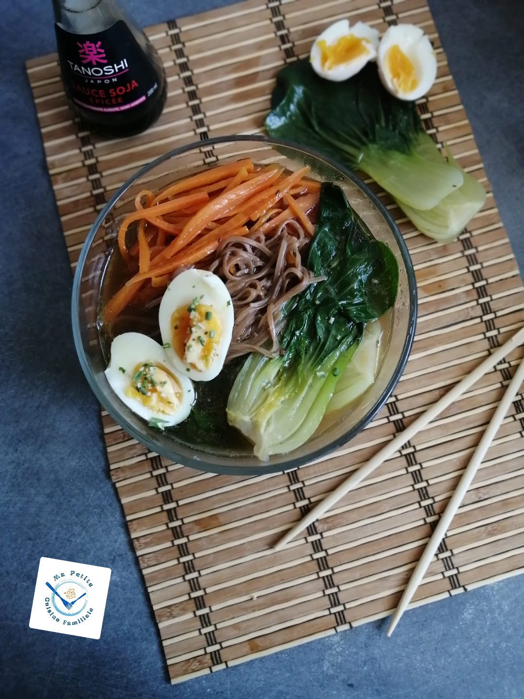 Ramen maison au chou pak choï et oeufs