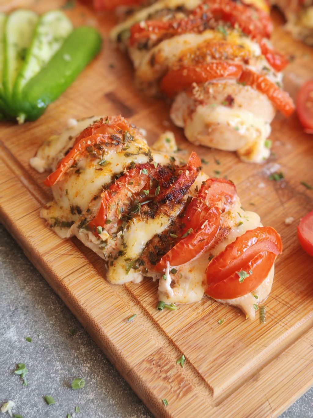 Délicieux poulet aux tomates, gratiné&nbsp;mozzarella